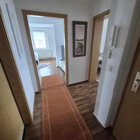 Monteurzimmer Und Bei Leuna, Halle, Leipzig Апартаменты *